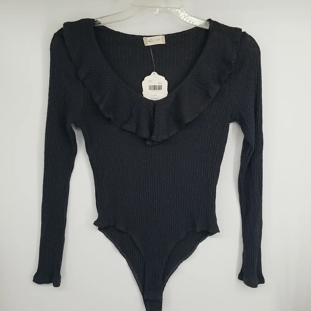 Altar'd State Gray Ribbed Knit Bodysuit w Vneck & Front Ruffle - Picture 3 of 4